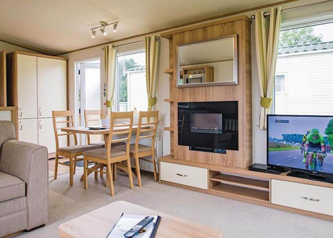 Ocean Heights Holiday Park New Quay  Exteriör bild